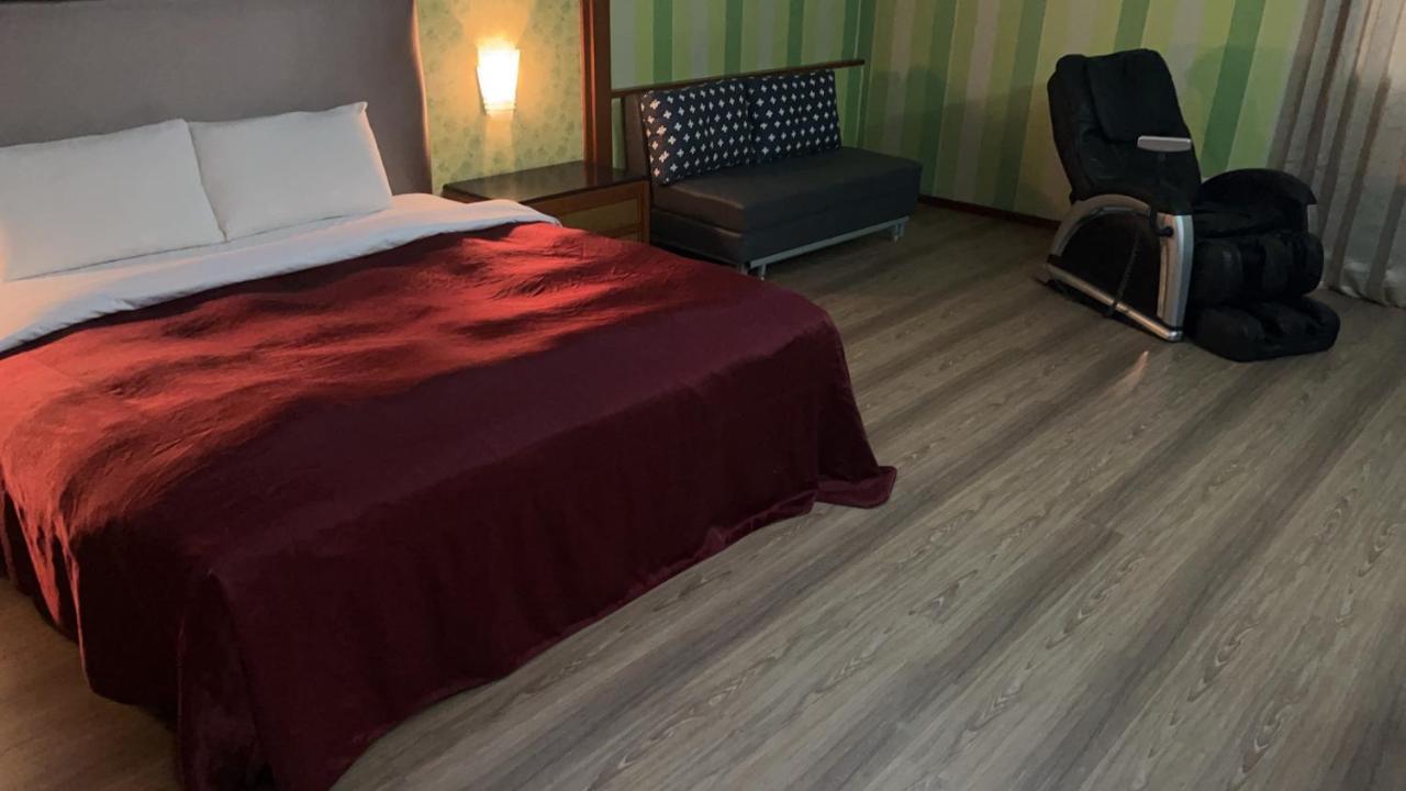 Hua Xiang Motel - Fengshan Kaohsiung Dış mekan fotoğraf