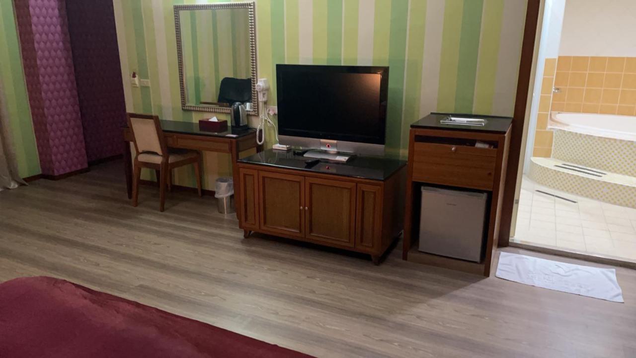 Hua Xiang Motel - Fengshan Kaohsiung Dış mekan fotoğraf