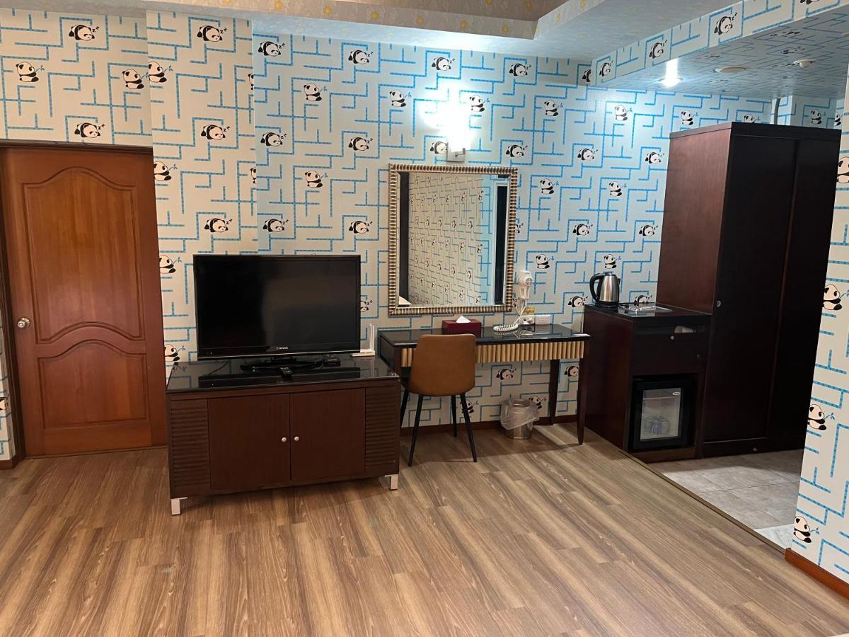 Hua Xiang Motel - Fengshan Kaohsiung Dış mekan fotoğraf